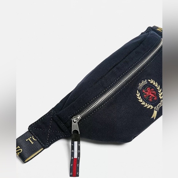Tommy Jeans Crest Collection 6.0 Navy Bum Bag - Picture 2 of 16